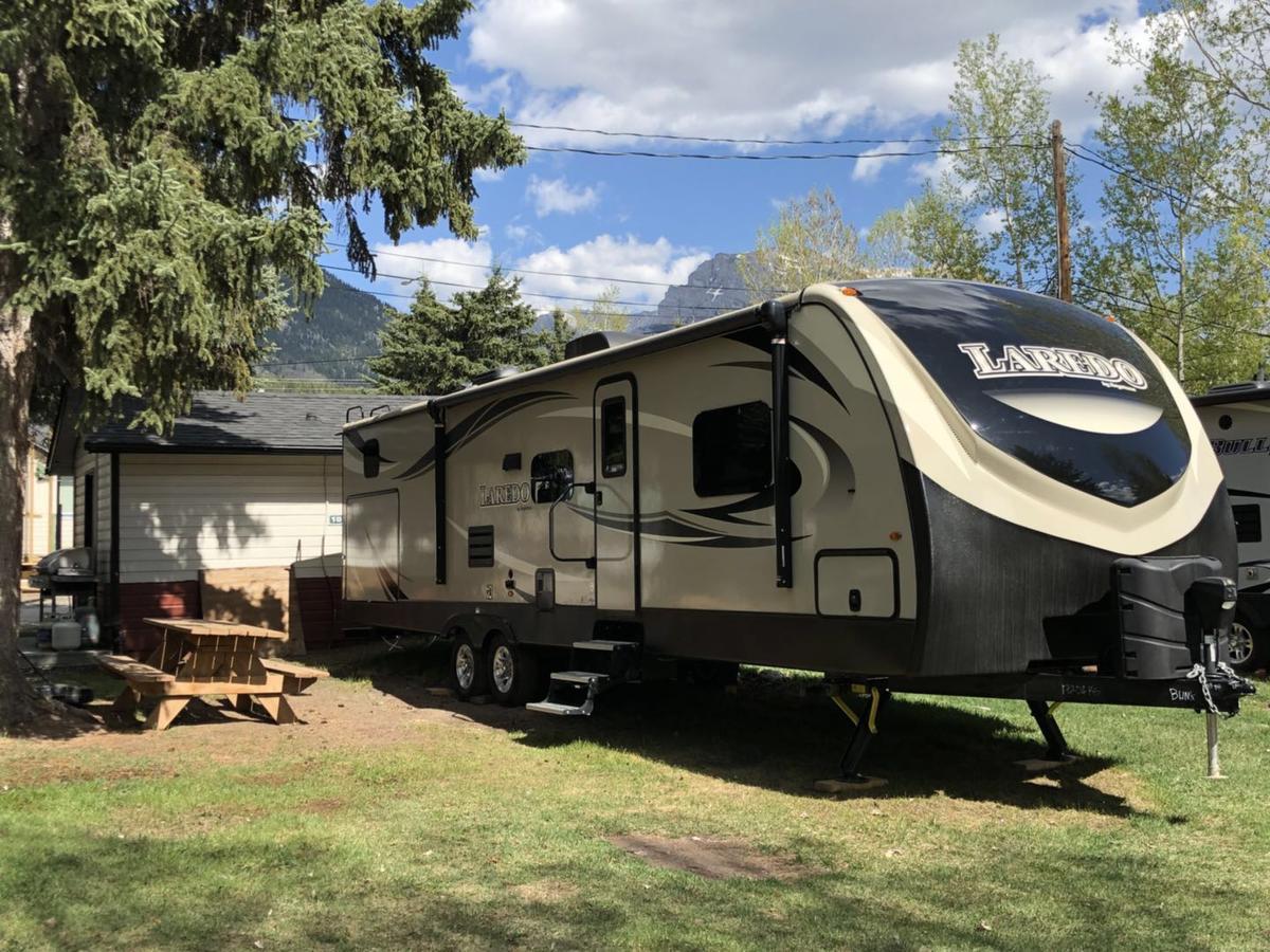 מלון קאנמור Rundle Mountain Rv Park מראה חיצוני תמונה