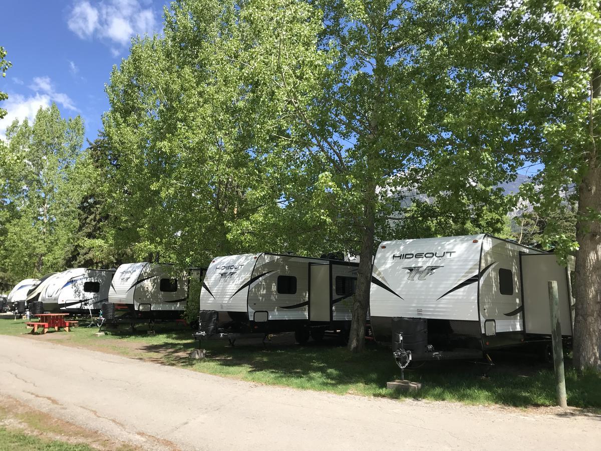 מלון קאנמור Rundle Mountain Rv Park מראה חיצוני תמונה